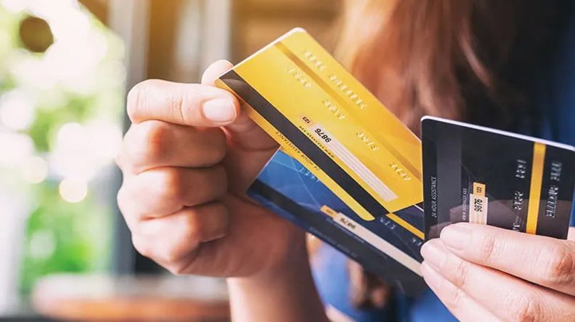 Hiểu rõ lợi ích và hạn chế của thẻ Credit và Debit giúp khách hàng có thể lựa chọn loại thẻ thích hợp.