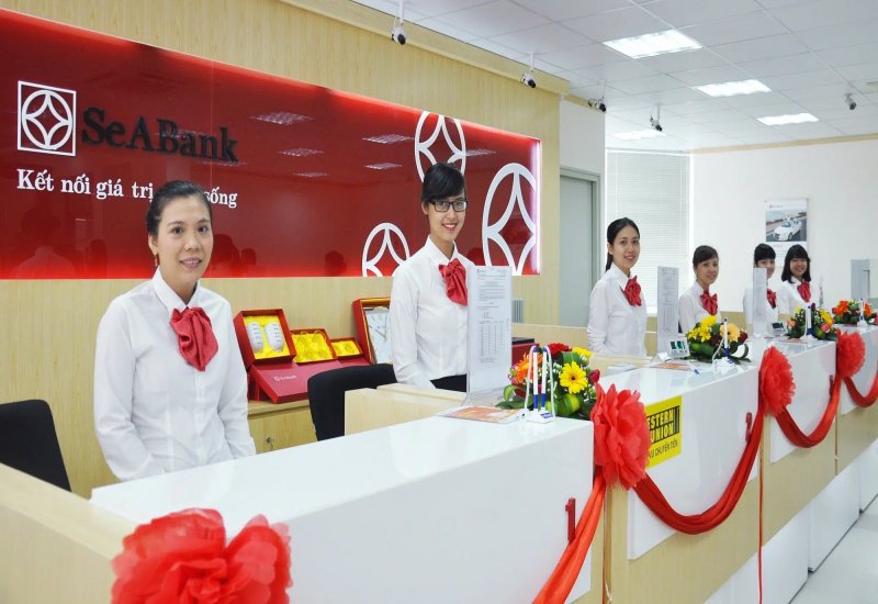 Ngân hàng SeaBank cùng đội ngũ nhân viên