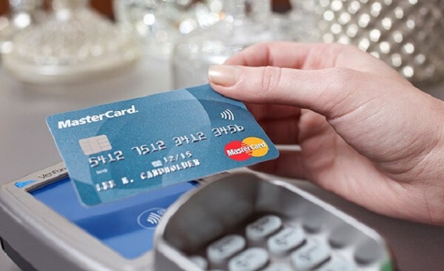 Có nên rút tiền mặt từ thẻ tín dụng tại ngân hàng Vietcombank không?