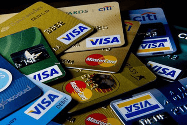 Khi sở hữu thẻ Visa, bạn sẽ dễ dàng thuận tiện hơn trong việc thanh toán giao dịch cả nội địa và quốc tế