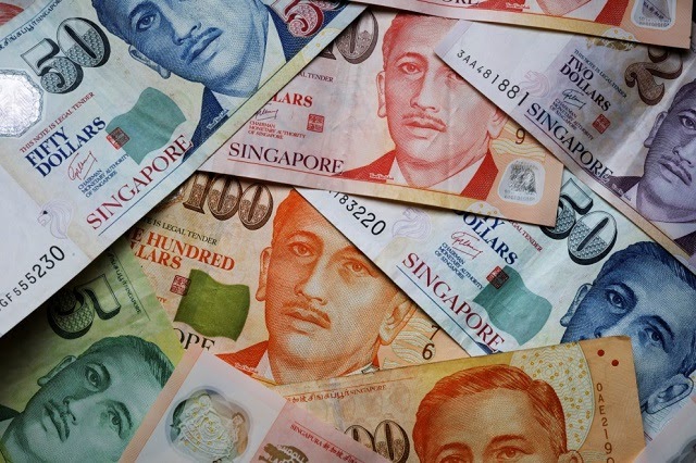 Đồng đô Singapore có tên gọi chính thức theo Tiếng Anh là Dollar Singapore và theo tiếng Mã Lai là Ringgit Singapura