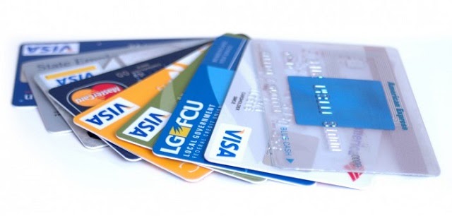 Thẻ ghi nợ hoạt động giống như SIM điện thoại, chỉ khi chủ thẻ nạp tiền vào tài khoản mới có thể sử dụng