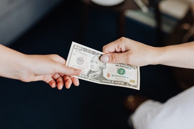Cho vay qua các dịch vụ tư vấn hành chính là một trong những hình thức vay tín dụng đen